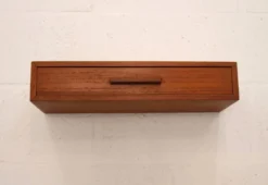 Table de nuit flottante en bois de teck par A. Ahlström Osakeyhtiö Warkhous