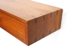 Table de nuit flottante en bois de teck par A. Ahlström Osakeyhtiö Warkhous