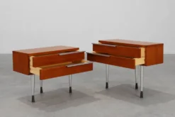 Table de nuit française moderne du milieu du siècle en placage teal et chrome, années 1960.