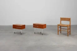 Table de nuit française moderne du milieu du siècle en placage teal et chrome, années 1960.