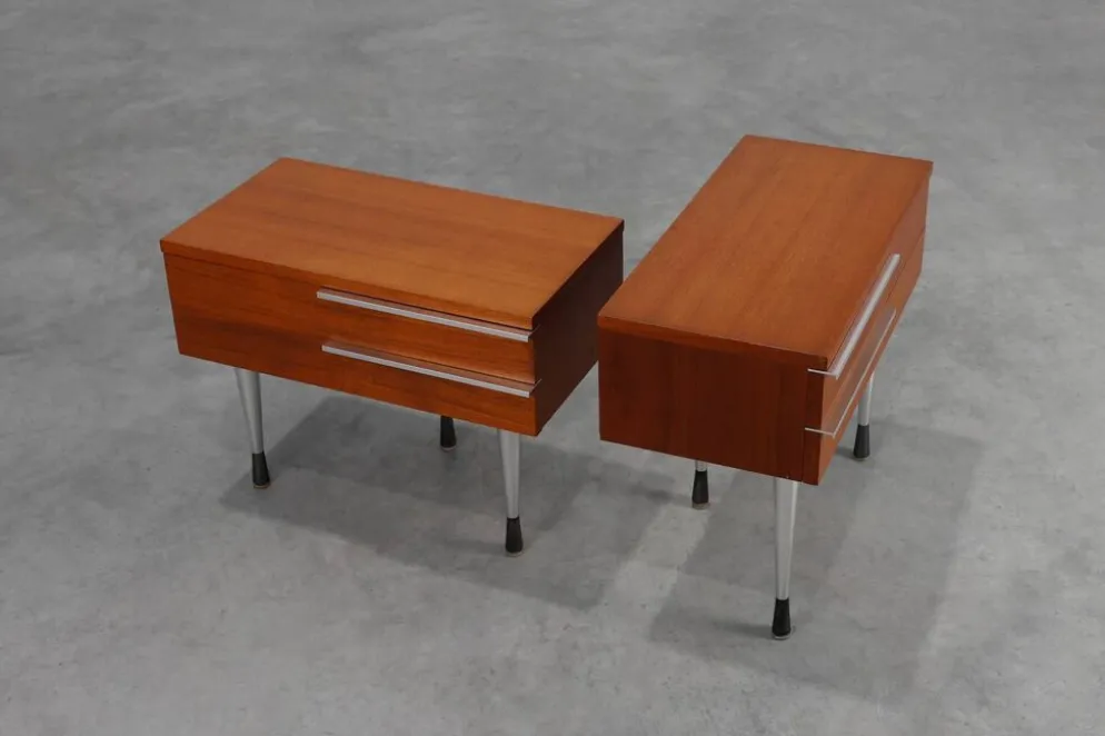 Table de nuit française moderne du milieu du siècle en placage teal et chrome, années 1960.