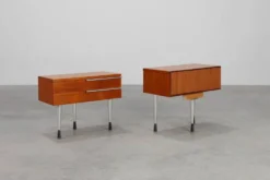 Table de nuit française moderne du milieu du siècle en placage teal et chrome, années 1960.