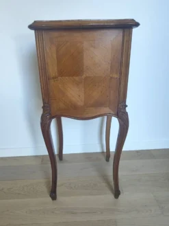 Table de nuit Louis XV avec marbre rouge