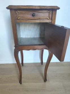 Table de nuit Louis XV avec marbre rouge