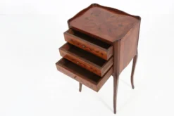 Table de nuit ou petit cabinet de style Napoléon III du 20e siècle