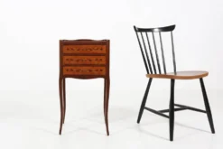 Table de nuit ou petit cabinet de style Napoléon III du 20e siècle