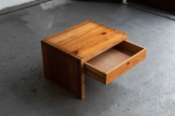 Table de nuit par Ate van Apeldoorn