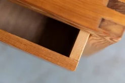 Table de nuit par Ate van Apeldoorn