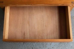 Table de nuit par Ate van Apeldoorn