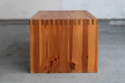 Table de nuit par Ate van Apeldoorn