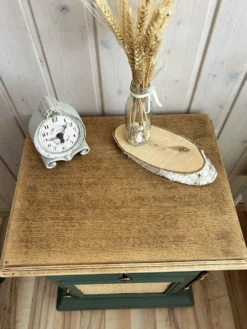 Table de nuit peinte