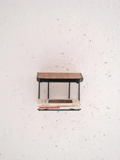 Table de nuit suspendue en teck et métal