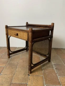 Table de nuit, table d’appoint