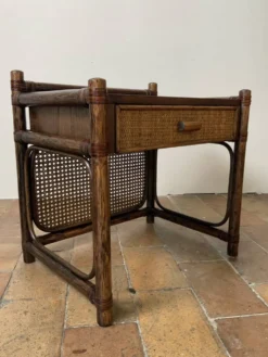 Table de nuit, table d’appoint
