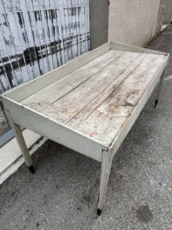 Table de rempotage ou de tri
