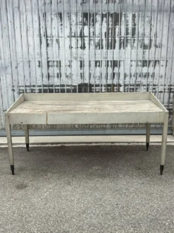 Table de rempotage ou de tri