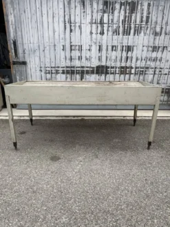 Table de rempotage ou de tri