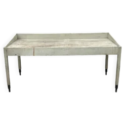 Table de rempotage ou de tri