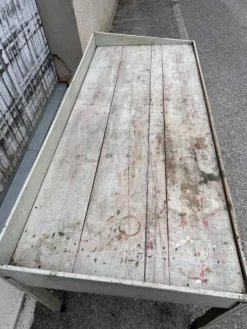 Table de rempotage ou de tri