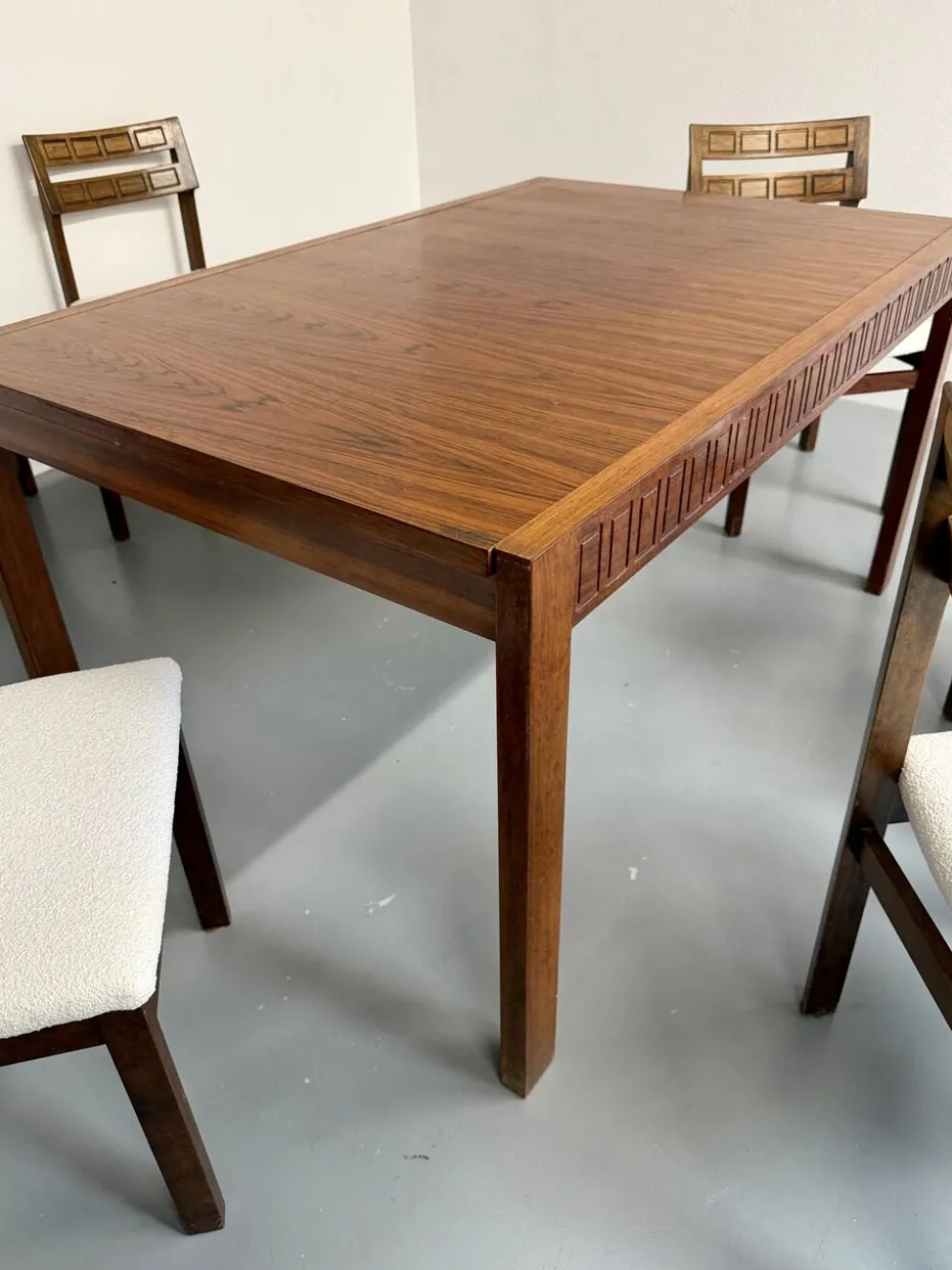 Table de repas extensible design italien 60 palissandre géométrique