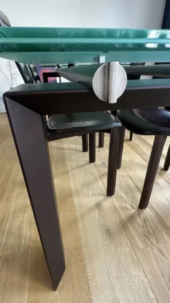 Table de repas extensible modèle Stilt par Decoma Design pour Desalto,