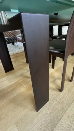 Table de repas extensible modèle Stilt par Decoma Design pour Desalto,