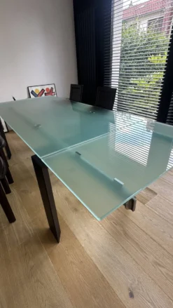 Table de repas extensible modèle Stilt par Decoma Design pour Desalto,