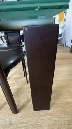 Table de repas extensible modèle Stilt par Decoma Design pour Desalto,