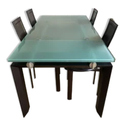 Table de repas extensible modèle Stilt par Decoma Design pour Desalto,