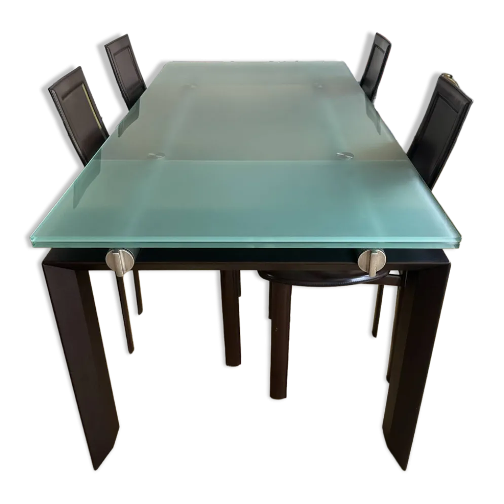 Table de repas extensible modèle Stilt par Decoma Design pour Desalto,