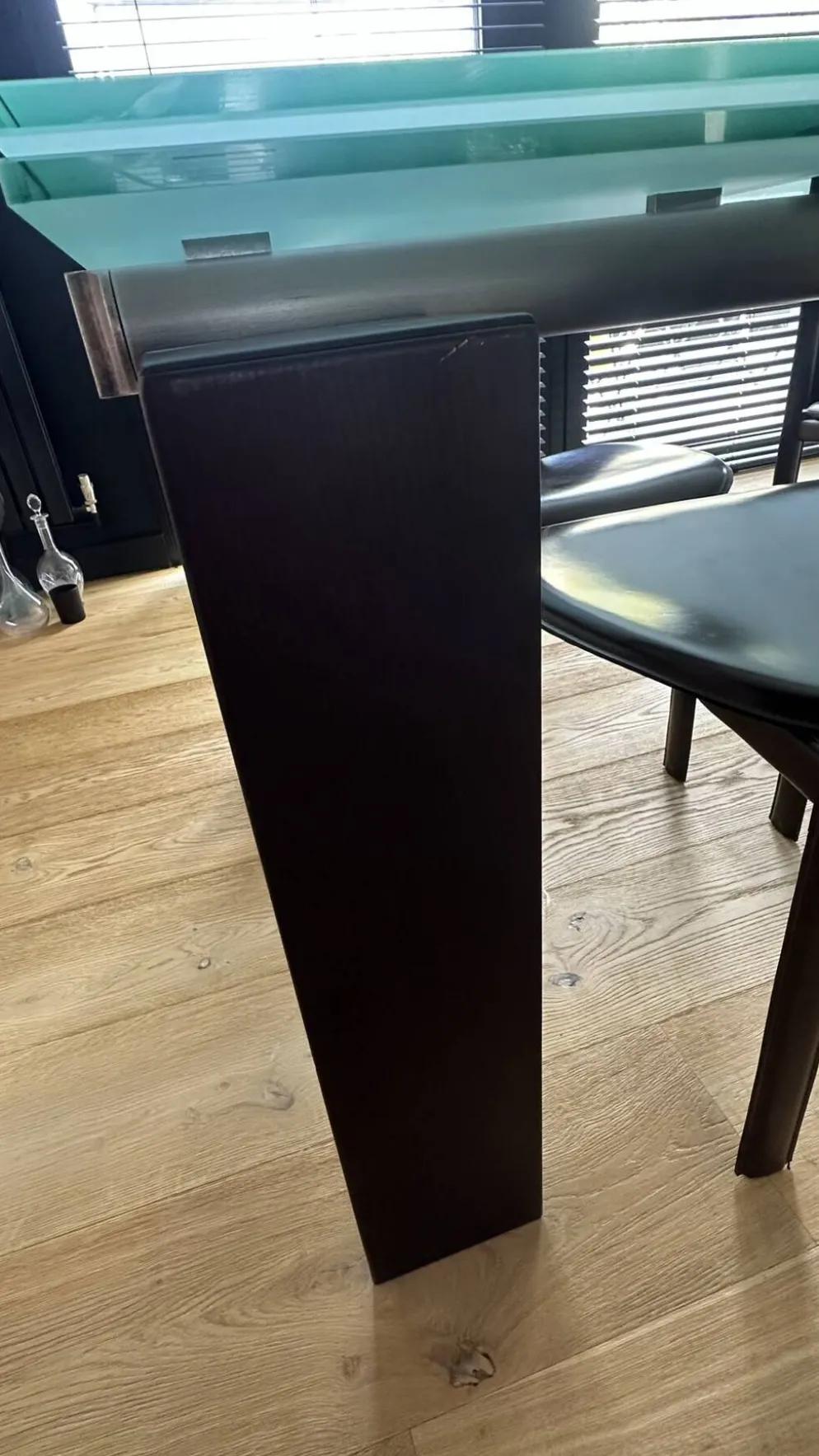 Table de repas extensible modèle Stilt par Decoma Design pour Desalto,