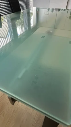 Table de repas extensible modèle Stilt par Decoma Design pour Desalto,