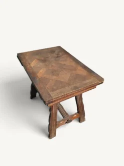 Table de repas extensible rustique en chêne parqueté