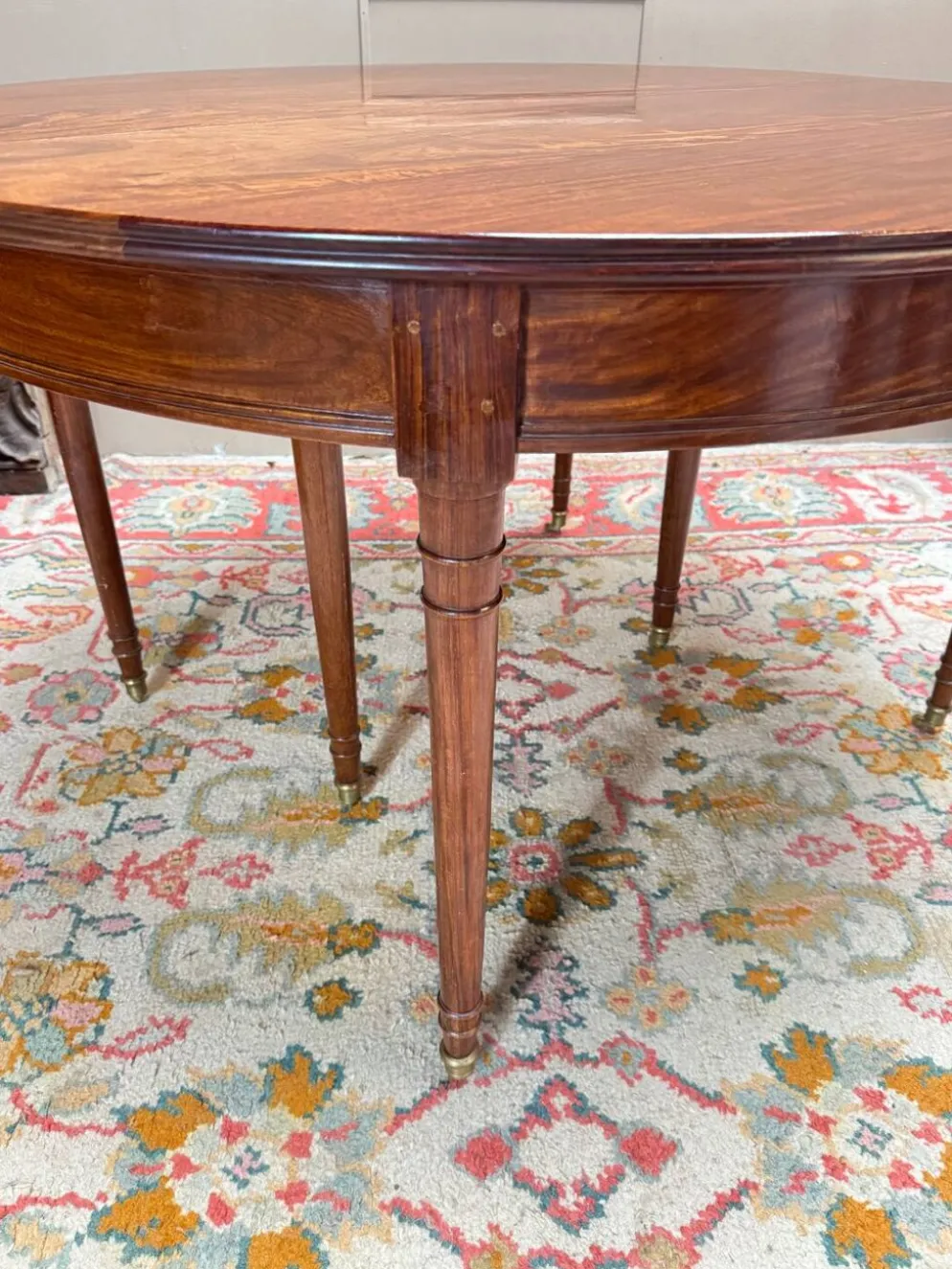 Table de salle à manger a bandeau en acajou de style louis xvi