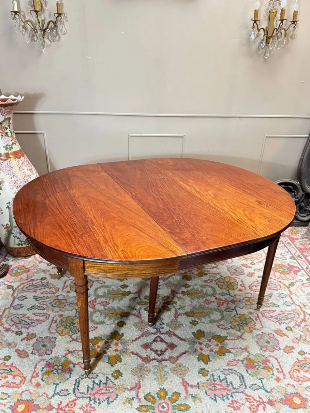 Table de salle à manger a bandeau en acajou de style louis xvi