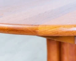 Table de salle à manger années 70 en teck massif, au design scandinave