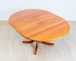 Table de salle à manger années 70 en teck massif, au design scandinave