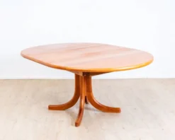 Table de salle à manger années 70 en teck massif, au design scandinave