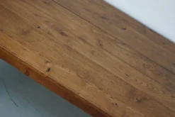 Table de salle à manger de ferme française rustique en chêne antique, datant de la fin du 19ème siècle.