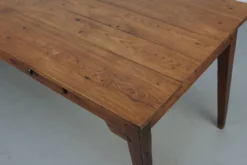 Table de salle à manger de ferme française rustique en chêne antique, datant de la fin du 19ème siècle.