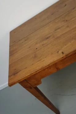 Table de salle à manger de ferme française rustique en chêne antique, datant de la fin du 19ème siècle.