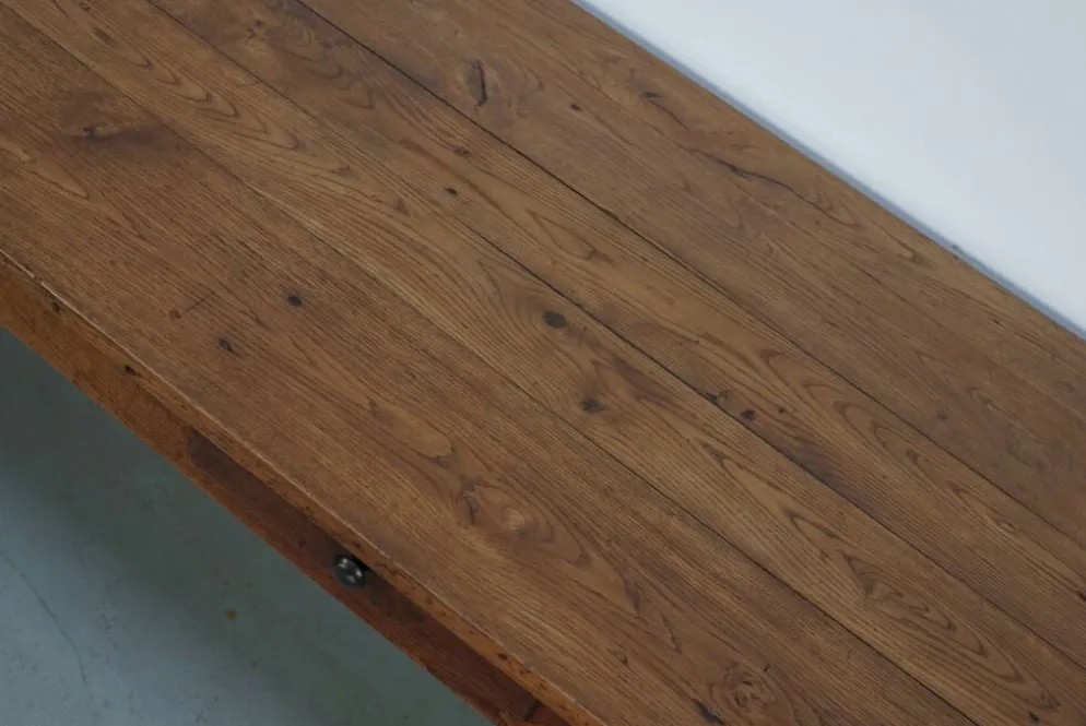 Table de salle à manger de ferme française rustique en chêne antique, datant de la fin du 19ème siècle.