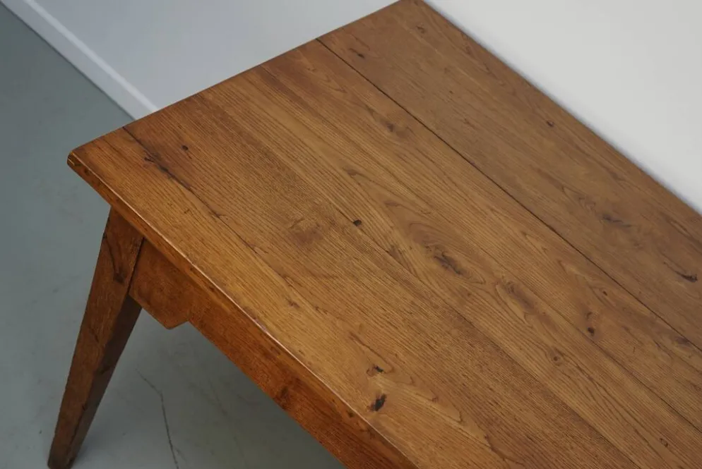Table de salle à manger de ferme française rustique en chêne antique, datant de la fin du 19ème siècle.