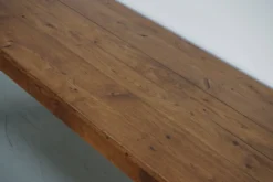 Table de salle à manger de ferme française rustique en chêne antique, datant de la fin du 19ème siècle.