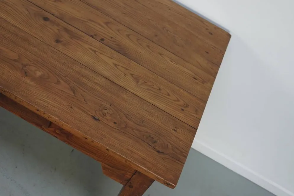 Table de salle à manger de ferme française rustique en chêne antique, datant de la fin du 19ème siècle.