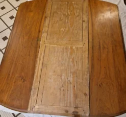 Table de salle à manger en noyer – Époque Restauration / Charles X – XIXe
