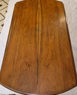 Table de salle à manger en noyer – Époque Restauration / Charles X – XIXe