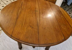 Table de salle à manger en noyer – Époque Restauration / Charles X – XIXe