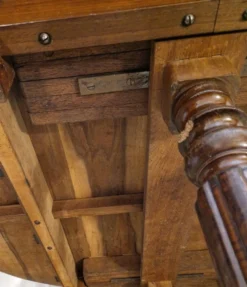 Table de salle à manger en noyer – Époque Restauration / Charles X – XIXe