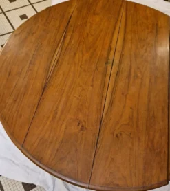 Table de salle à manger en noyer – Époque Restauration / Charles X – XIXe